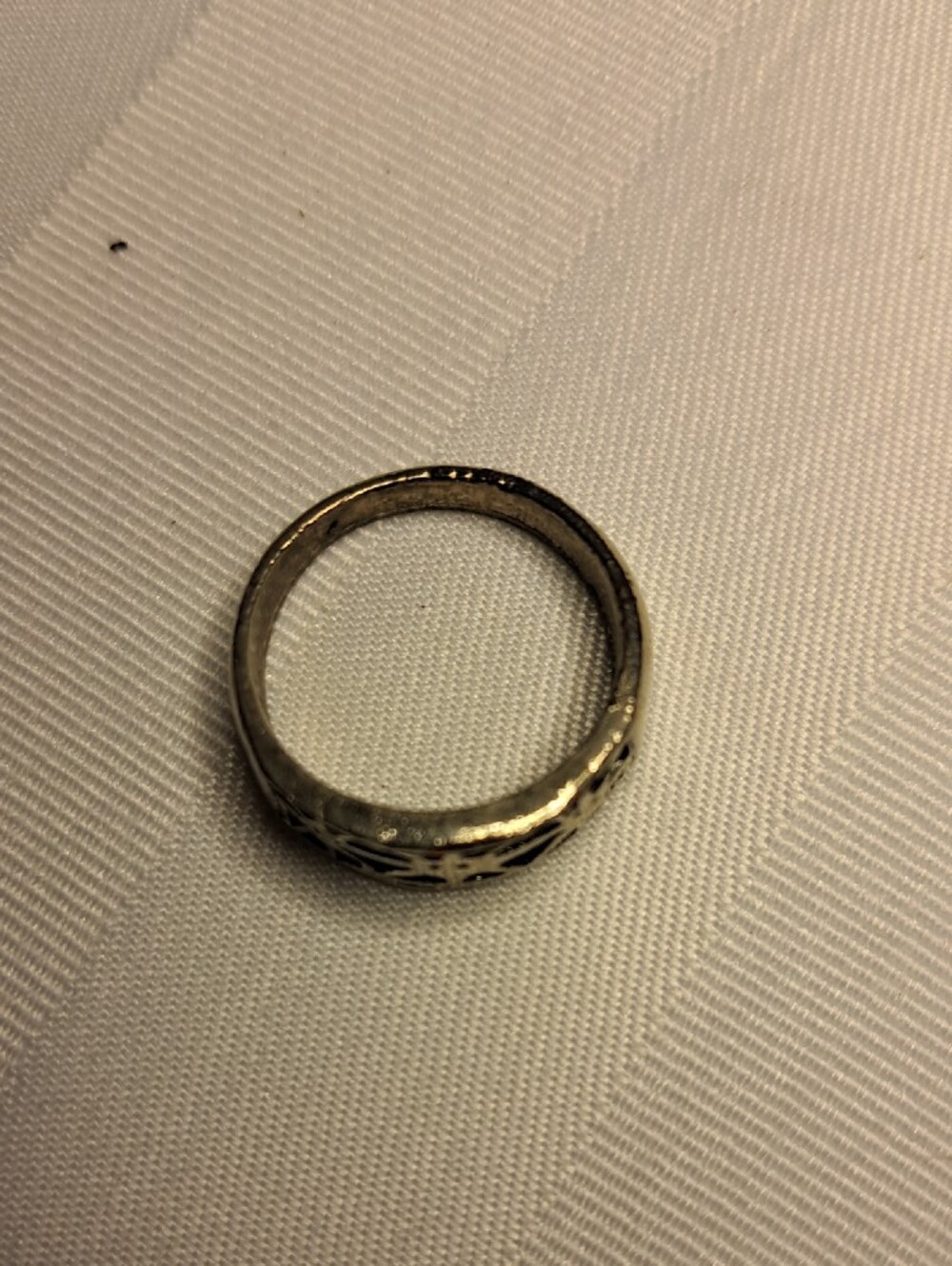 Antique-Style Silver Cutout Floral Band - Picture 2 of 4